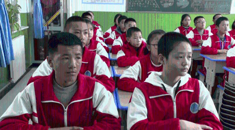 章鱼喷墨汁